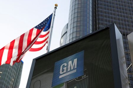 GM warns holdout white-collar staff to report vaccination status, report says