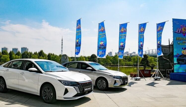 Passenger vehicle sales slump 17% in Sept., industry group predicts