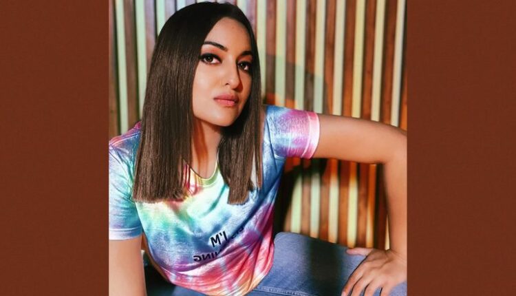 Sonakshi Sinha Looks Absolutely Stunning As She Debuts New Hair Look on Her Latest Instagram Post!