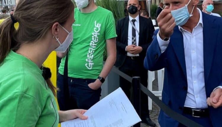 VW CEO says smart cars, not EVs, are 'game changer'