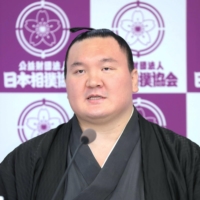 Retired yokozuna Hakuho speaks during a news conference on Friday at Ryogoku Kokugikan. | KYODO