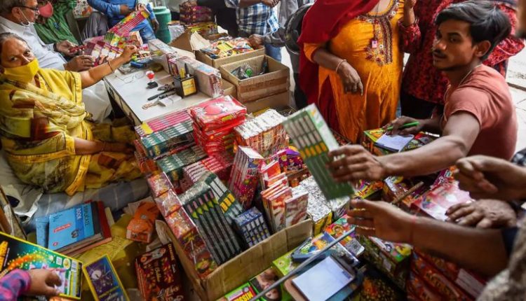Diwali 2021: Over 800 Kg Firecrackers Seized From Delhi's Sadar Bazaar