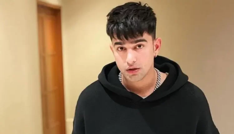 Jass Manak sings ‘Lehanga’ to entertain his fans while traveling on a flight, video goes viral! 