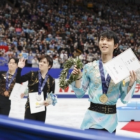 National champion Yuzuru Hanyu (right), runner-up Shoma Uno (center) and Yuma Kagiyama, who finished third, wave to fans after the men's competition.  | KYODO