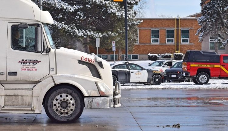 Windsor declares state of emergency to keep trade flowing at U.S.-Canada border