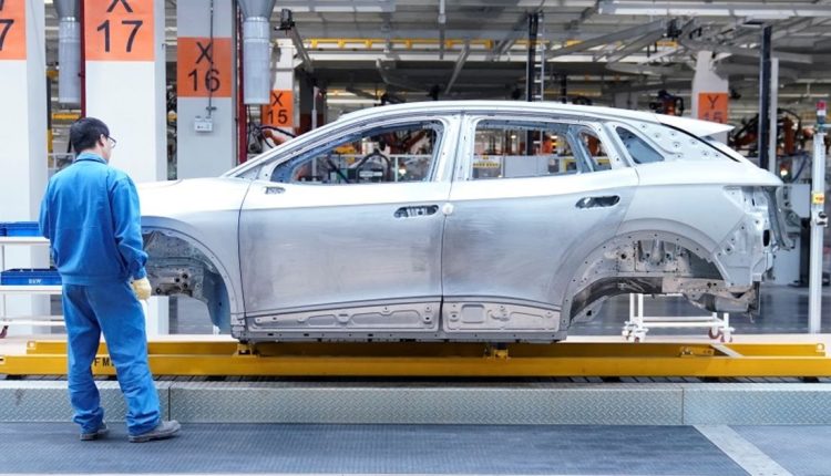 VW eyes keeping Shanghai plant open with staff sleeping on-site