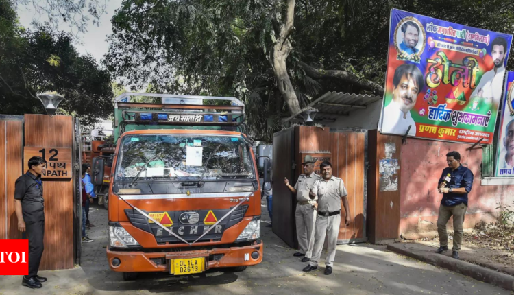 janpath: Chirag Paswan evicted from 12 Janpath bungalow; two former ministers assure to leave their premises | India News