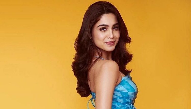 'Cannot wait to have my own iconic Bollywood dance numbers', says 'Bunty Aur Babli 2' fame Sharvari