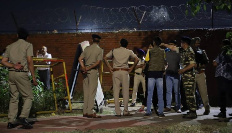 Chandigarh: NSG team from Delhi begins to defuse explosive found near Burail Jail