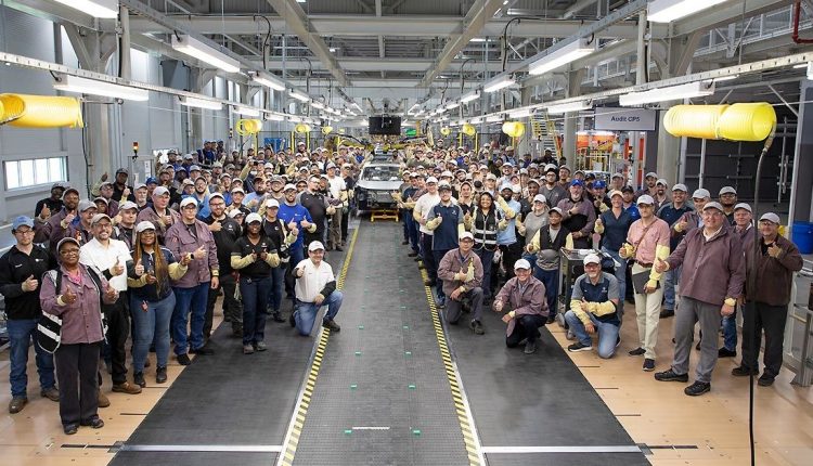 VW loses 2 EV execs as ID4 production begins