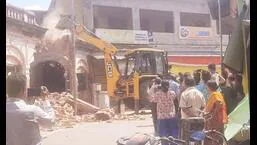 The demolition drive began in Ayodhya from the Sanskrit Vidyalay in Bada sthan area as part of the road widening project. (Ravinder Singh /HH)