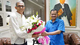 Delhi chief minister Arvind Kejriwal with Nobel Laureate Abhijit Banerjee.