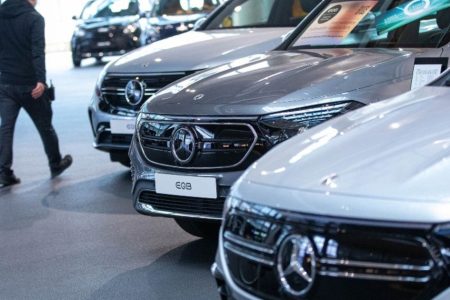 Mercedes Q2 sales slide as supply-chain woes drag on