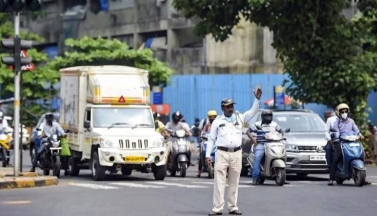 Mumbai Traffic Update: Traffic Movement to be Slow Around Santacruz Airport, Sea Link And Churchgate Between 5 PM to 9 PM Today Due to VIP Movement, Say Traffic Police