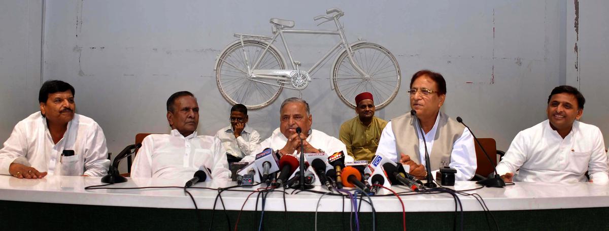 Former Congress leader Beni Prasad Verma formally joins the Samajwadi Party in the presence of party supremo Mulayam Singh, and members Shivpal Yadav, Azam Khan and Akhilesh Yadav in Lucknow on May 13, 2016.