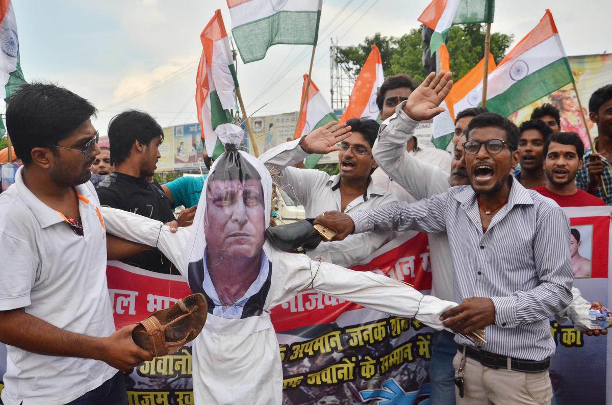 Protesters burn the effigy of Azam Khan over his controversial remarks on Army jawans in Patna on July 30, 2017.                                      