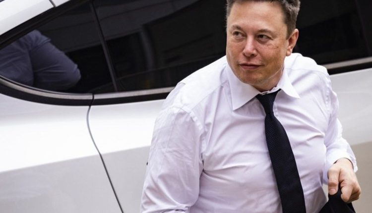 Musk sells Tesla shares worth $6.9 billion, cites chance of forced Twitter deal
