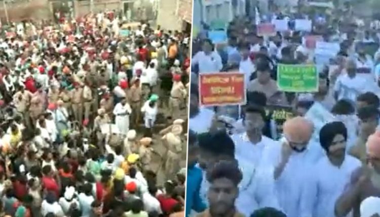 Punjab: Sidhu Moosewala’s Family Lead Candle March in Mansa Amid Heavy Police Force (Watch Video)