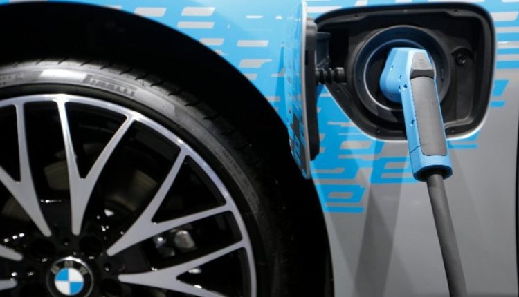 BMW touts tech leap with Tesla-style battery cells