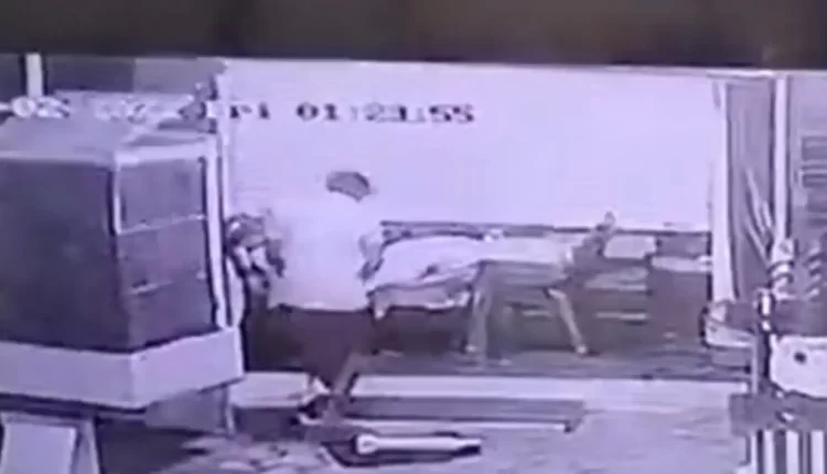 Caught on camera | Bhopal serial killer stabs guard, then sits next to his body | Latest News India