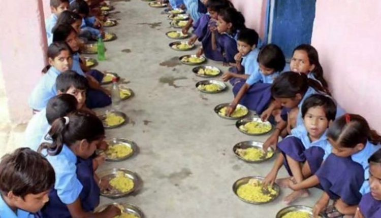 Mid-Day Meal for Children: Centre Spends Rs 20,000 Crore Annually on PM POSHAN Scheme Benefitting Over 12 Crore Students