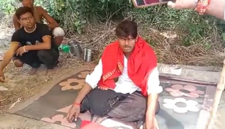 UP Shocker: Man Digs Statutes of Deities in His Field, Later Claims They Recovered During Tilling to Con Villagers; Arrested (Watch Videos)