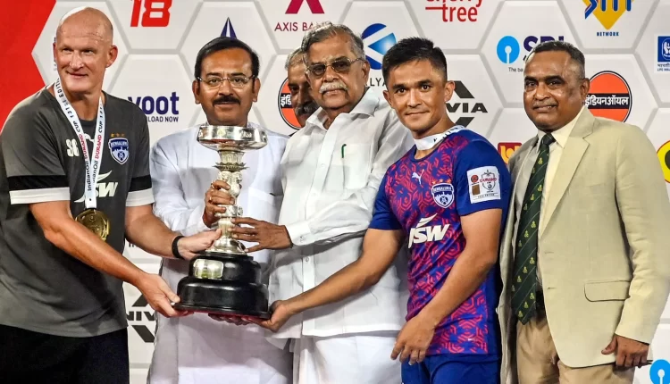 What exactly happened when Sunil Chhetri went to collect Durand Cup trophy | Football News