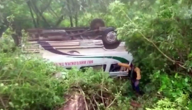 Andhra Pradesh Accident: Tourist Bus Going to Paderu From Visakhapatnam Falls off Hill in Vanajangi, 10 Injured