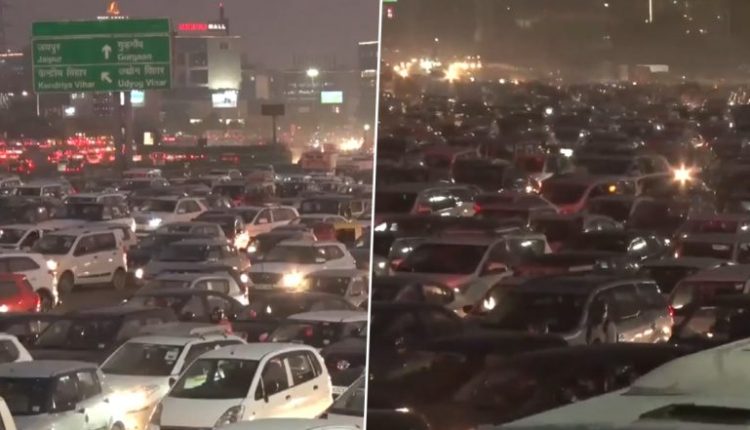 Delhi Traffic Update: Massive Jam at Delhi-Gurugram Expressway Ahead of Diwali 2022 (Watch Video)