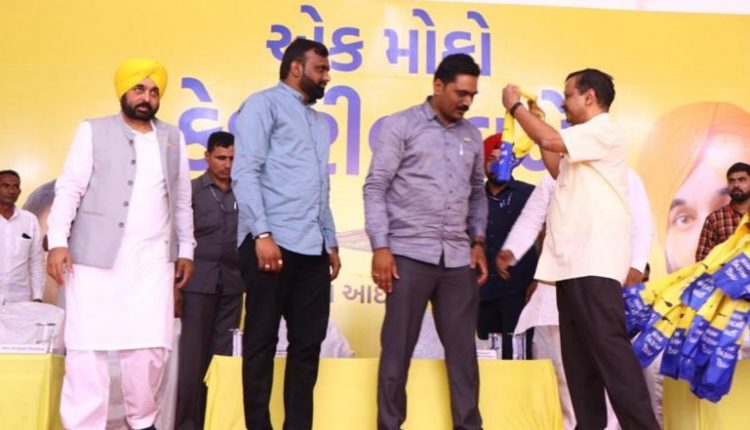 Gujarat Assembly Elections 2022: Former Patidar Quota Agitation Leader Alpesh Kathiriya Joins AAP Ahead of Polls