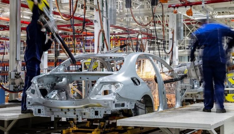 Mercedes will quit Russia and sell shares to local investor