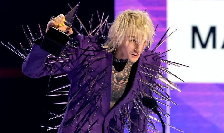 2022 American Music Awards Winners: The Complete List