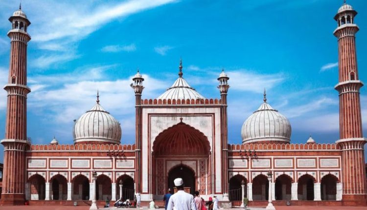 Delhi's Jama Masjid Bans Solitary, Group Entry of Women and Girls, Place Three Plaques of 'Diktat' Outside Mosque