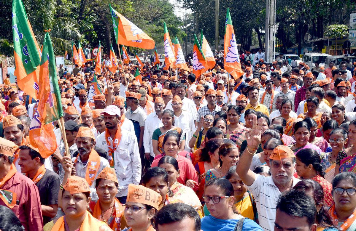 A protest by BJP supporters against Congress MLA Satish Jarkiholi for a controversial remark on the origin on the word ‘Hindu’, in Belagavi on November 9, 2022.