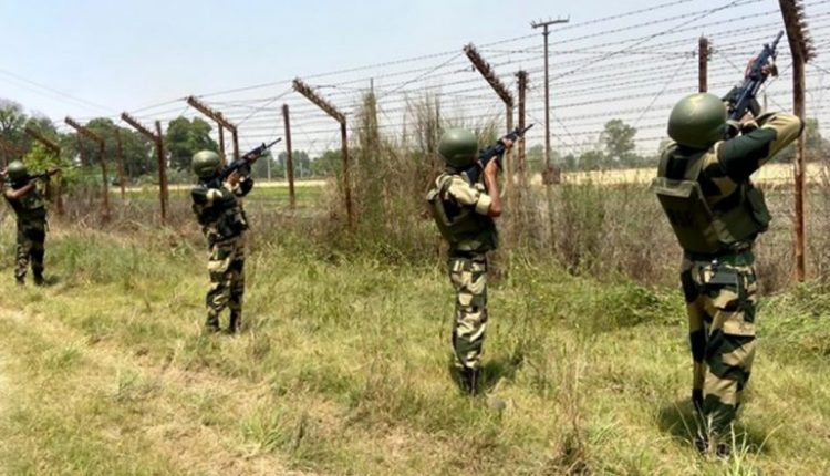 Pakistan Intruder Shot Dead, Another Arrested Along International Border in Jammu and Kashmir, Says BSF