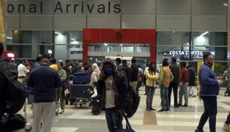 COVID-19 Scare: Delhi Government Withdraws Order Deploying School Teachers on Coronavirus Duty at IGI Airport After Protest