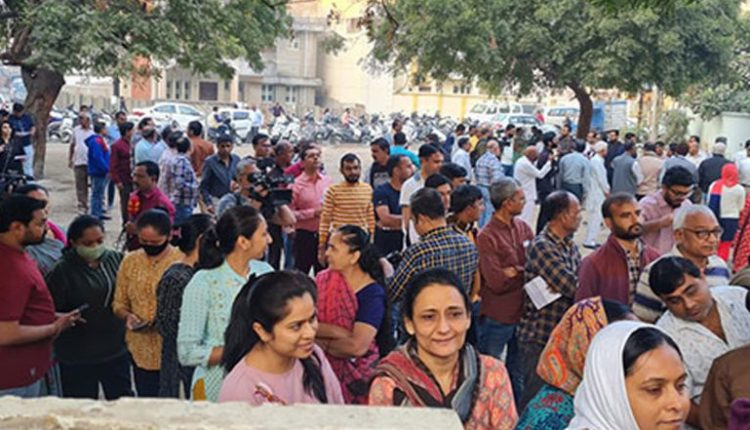 Gujarat Assembly Elections 2022 Phase 1 Polling: 34.65% Voter Turnout Recorded Till 1 PM in Vidhan Sabha Polls