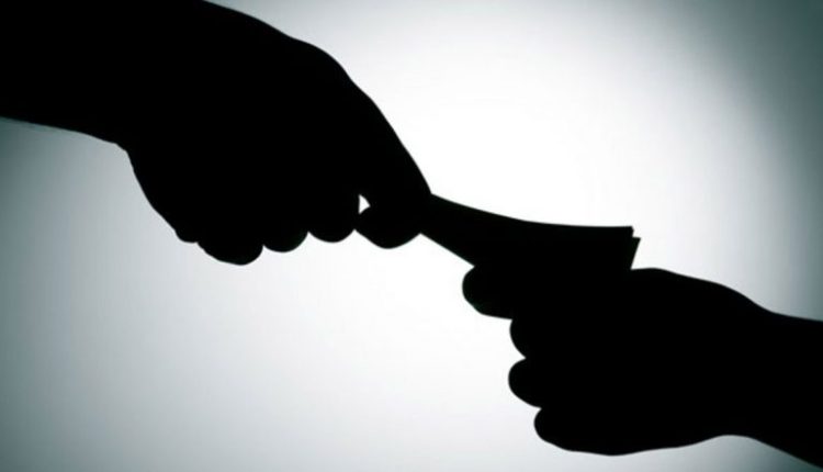 Karnataka: Two Police Personnel Suspended for Making Couple Pay Fine Rs 1,000 Over Late Night Walk in Bengaluru