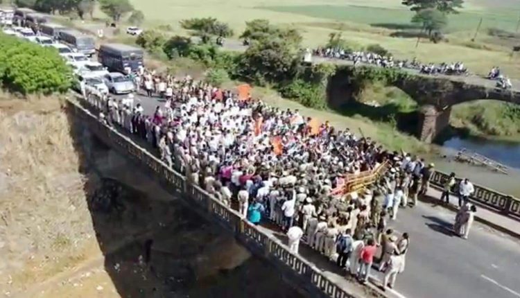 Maha protesters detained in K’taka, border row heats up | Bengaluru