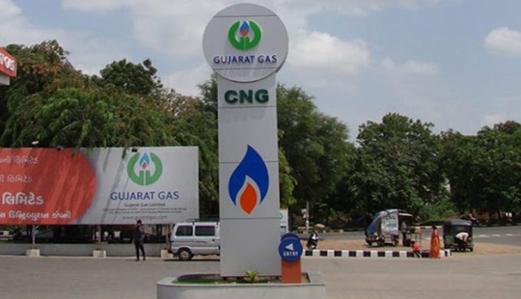 Oil Ministry Should Cut Excise Duty on CNG Till Natural Gas Is Included in One-Nation-One-Tax GST Regime: Kirit Parikh Committee