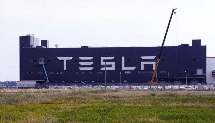 Tesla suspends output at Shanghai factory