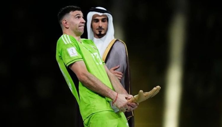 Watch: Emiliano Martinez celebrates World Cup award with disrespectful gesture | Football News