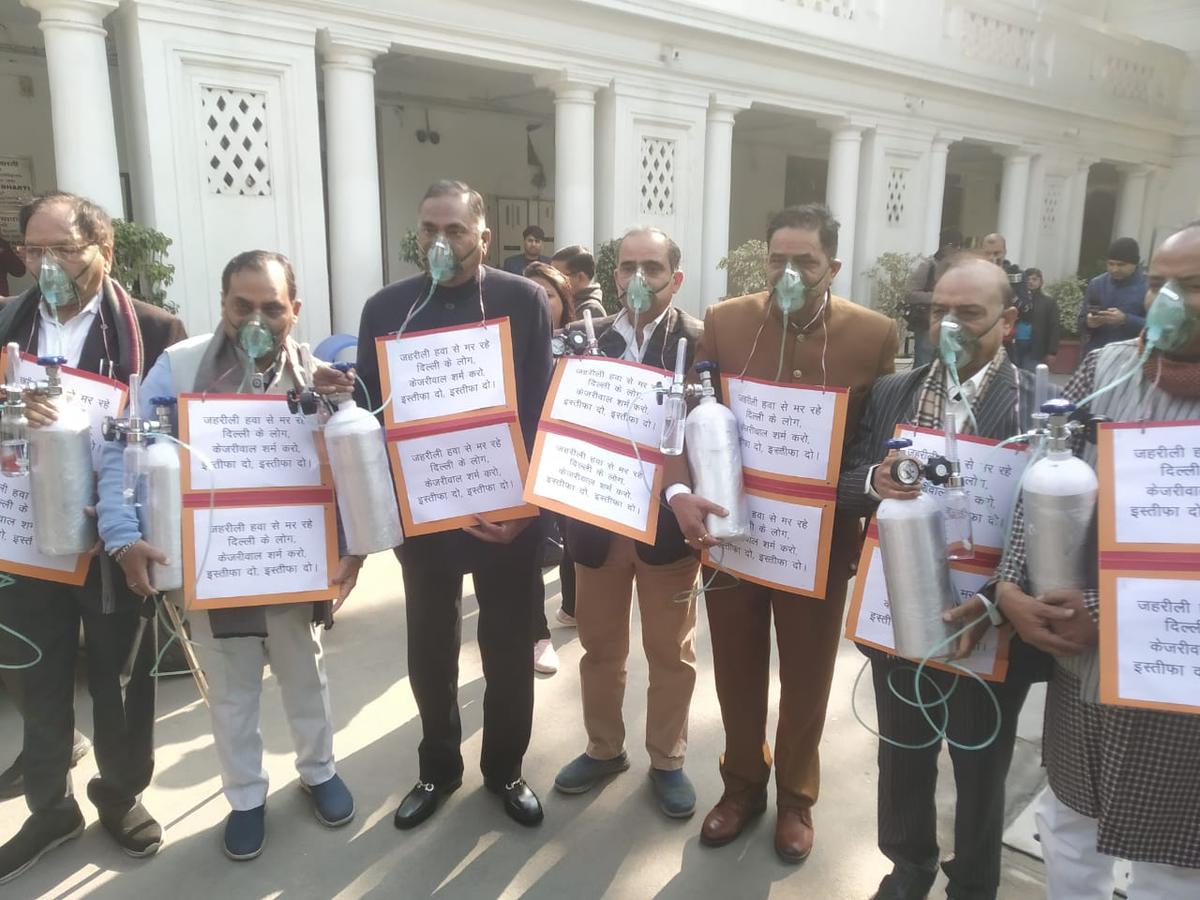 BJP MLA’s protesting against Kejriwal Government over air pollution ahead of the Assembly at Vidhan Sabha on January 16, 2023. 