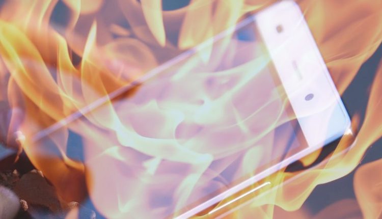 Maharashtra Phone Blast: Mobile Phone Explodes in Man’s Pocket, Catches Fire in Chandrapur (Watch Video)