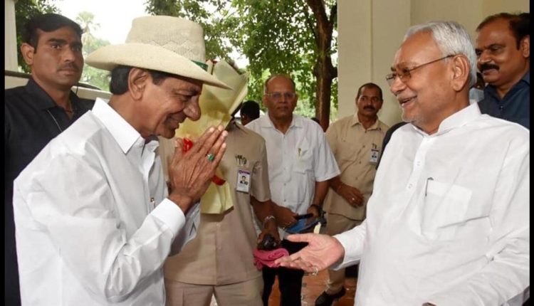 Tejashwi, Lalan to join Stalin, Soren at KCR show in Secunderabad