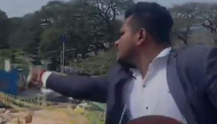 Will explain, says Bengaluru man booked for throwing currency notes from flyover | Bengaluru