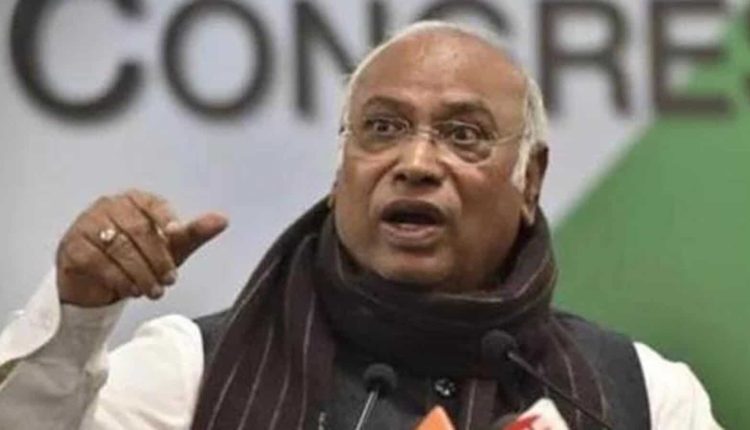 At Jharkhand rally, Kharge raises Adani to attack PM