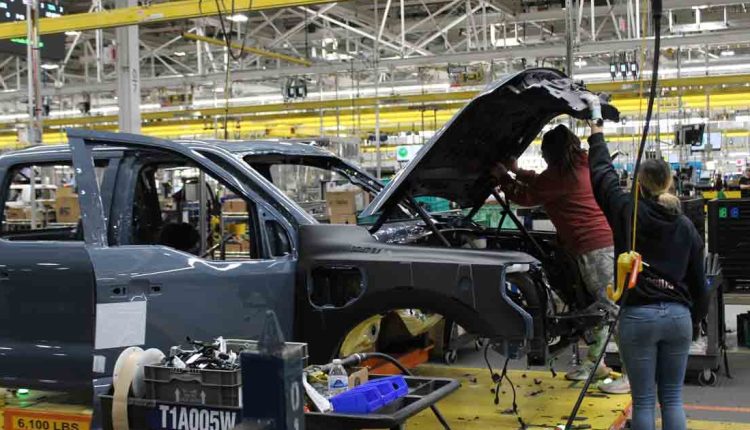 Ford extends F-150 Lightning production pause