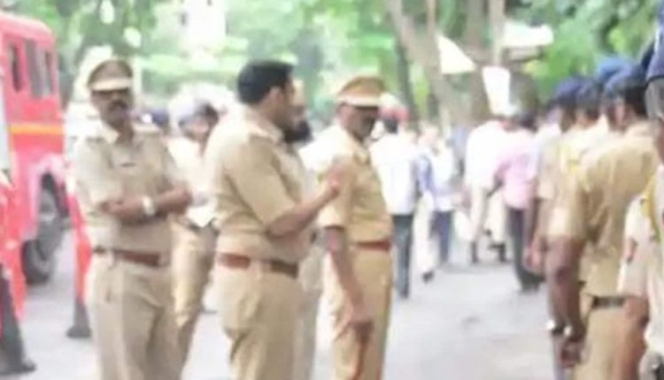 Two city cops dismissed for fining couple ₹1,000 over late-night walk | Bengaluru