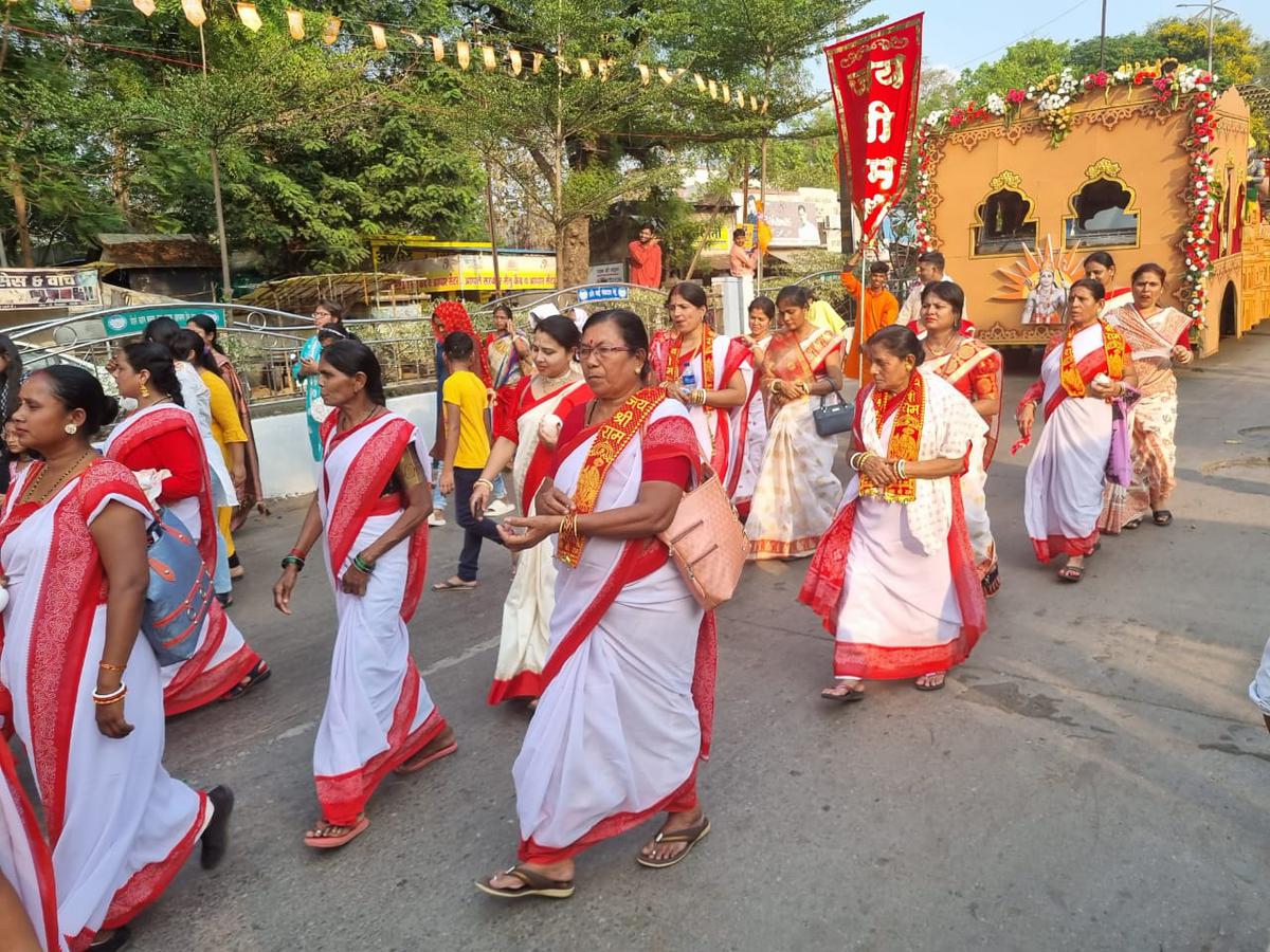 Chandrapur and Ballarpur towns and villages witnessed grand celebrations with people waving saffron flags.